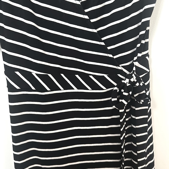 H&M Elbow Sleeve Black/White Striped Wrap Dress, Size 10 - Picture 4 of 10